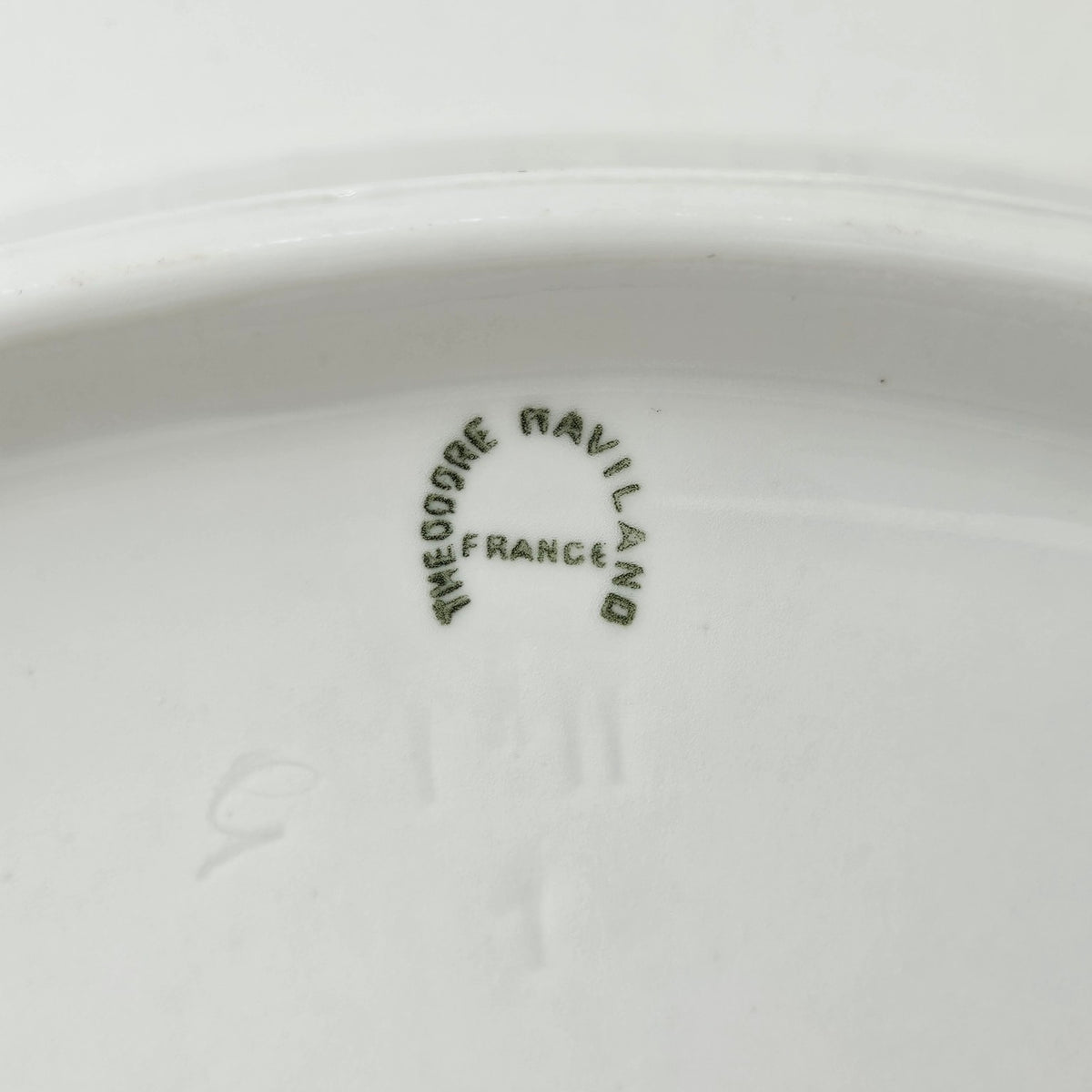 Soupière ovale en porcelaine ivoire – Manufacture Théodore Haviland – Limoges, v. 1920