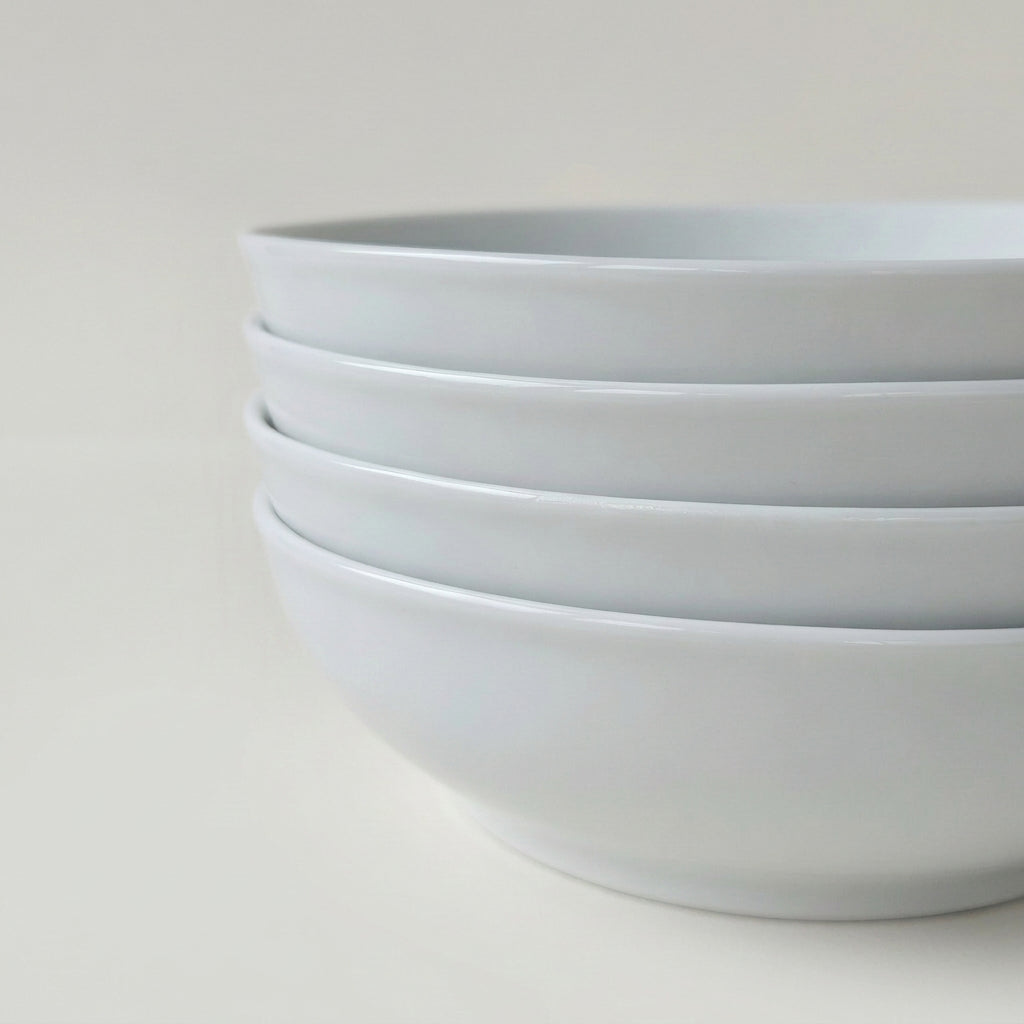 Ensemble de quatre assiettes creuses – Minéral – Manufacture Raynaud – Limoges, début du XXIe s.