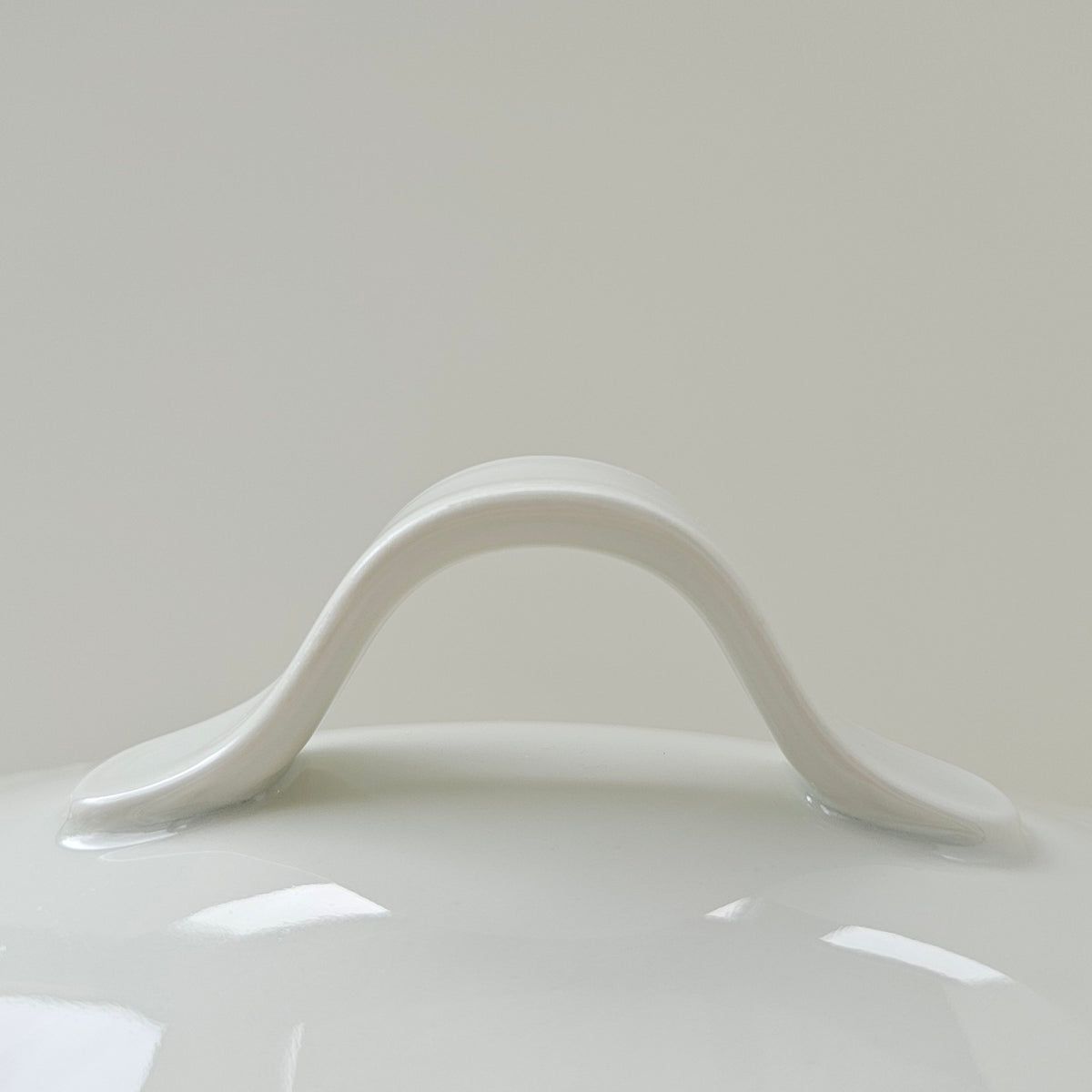 Soupière ovale en porcelaine ivoire – Manufacture Théodore Haviland – Limoges, v. 1920