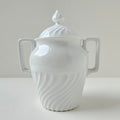 Grand pot couvert en porcelaine blanche émaillée – Limoges, 2e moitié du XXᵉ s.