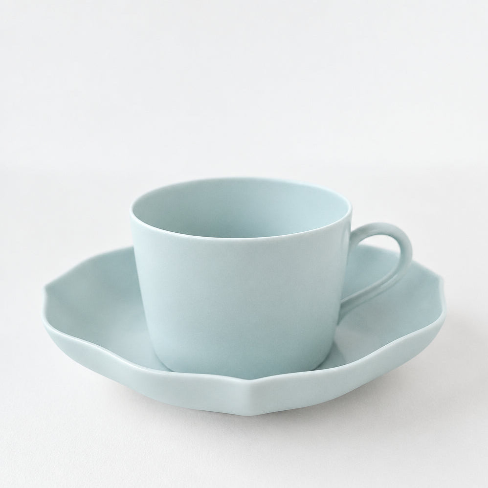 Tasse à thé et coupelle en porcelaine céladon – Meissen – Manufacture Raynaud – Limoges, fin du XXe s.
