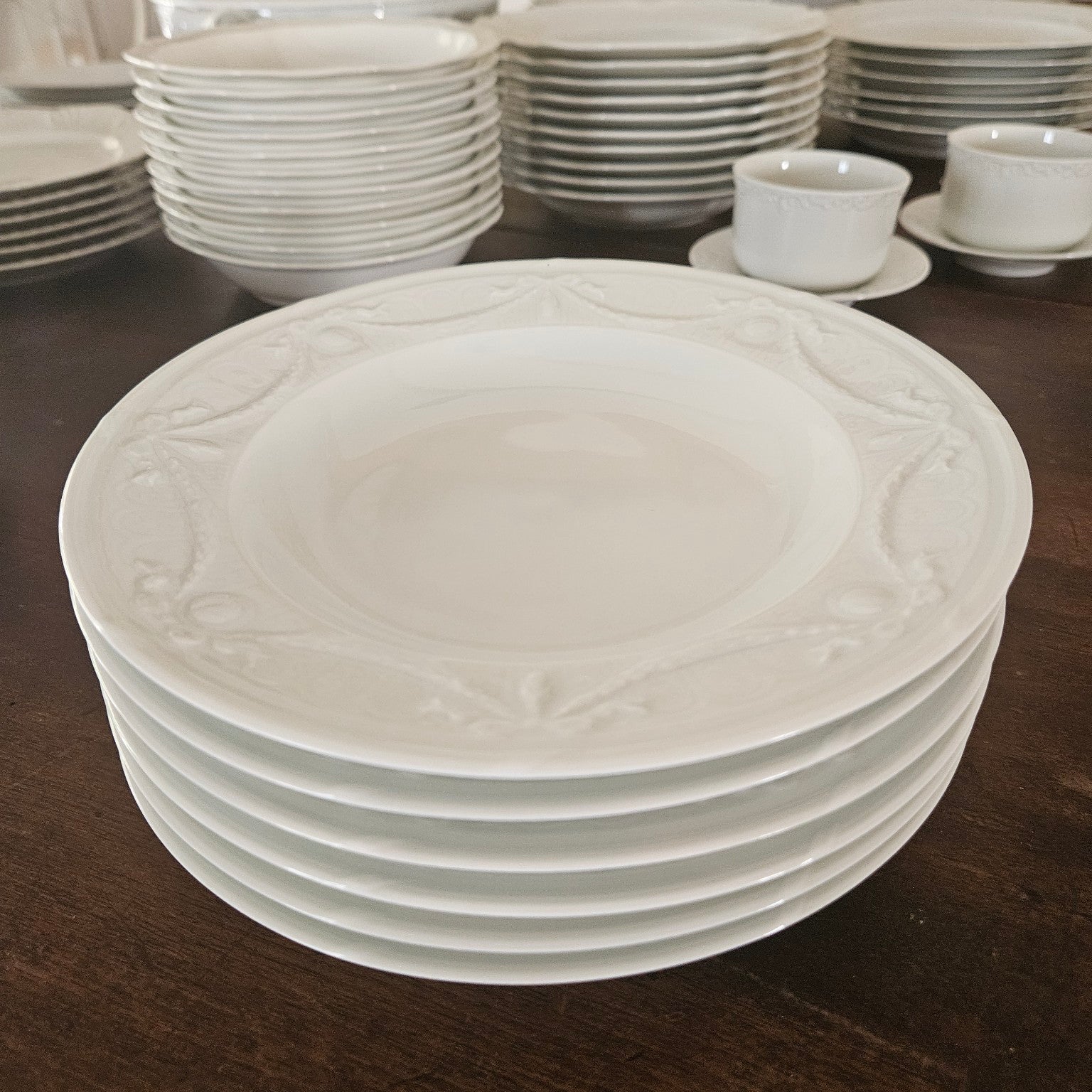 Suite de six assiettes creuses – Lafarge