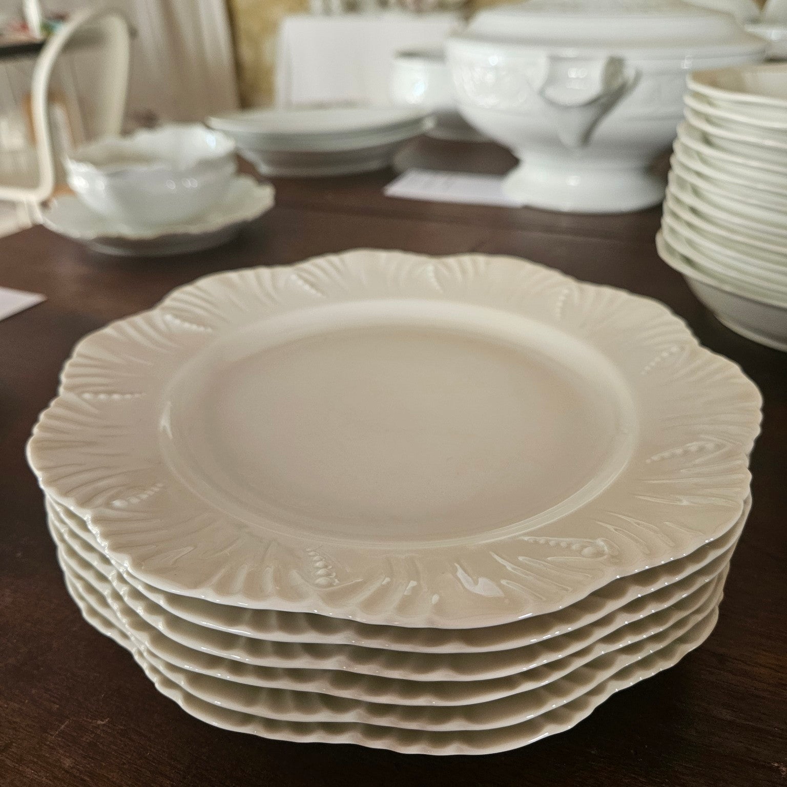 Suite de six assiettes à dessert – Royal Limoges