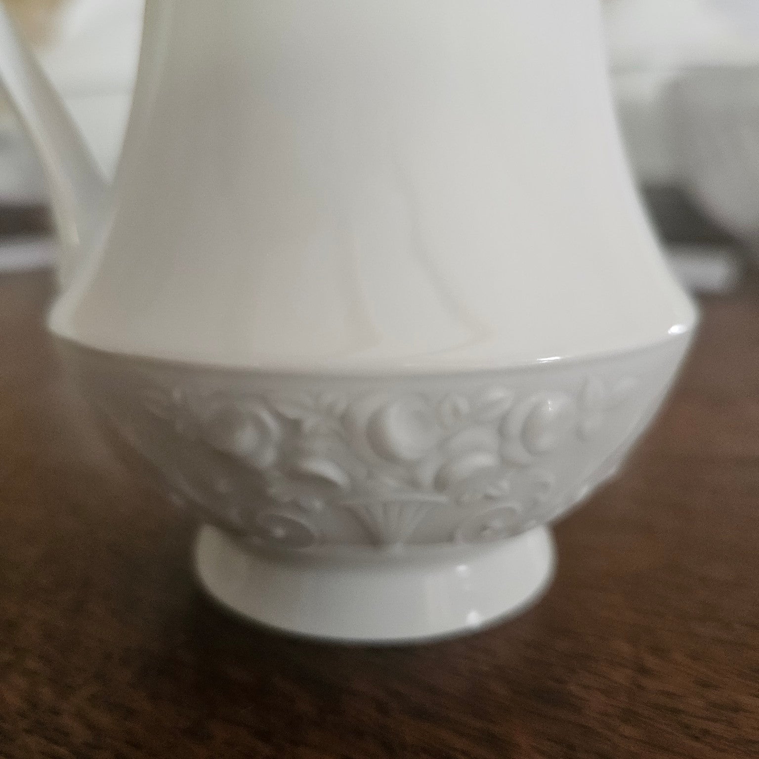 Crémier – Décor en relief – Raynaud