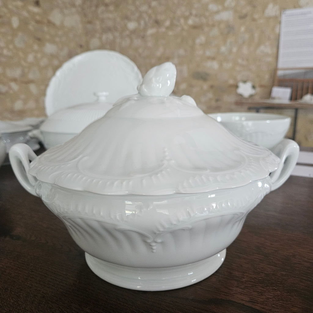 Soupière ronde, style néo-rocaille – Chastagner