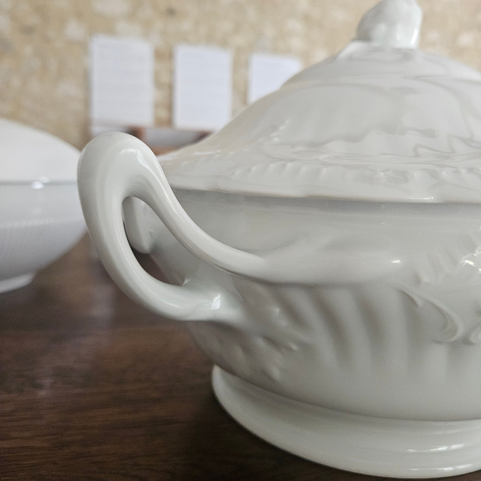 Soupière ronde, style néo-rocaille – Chastagner
