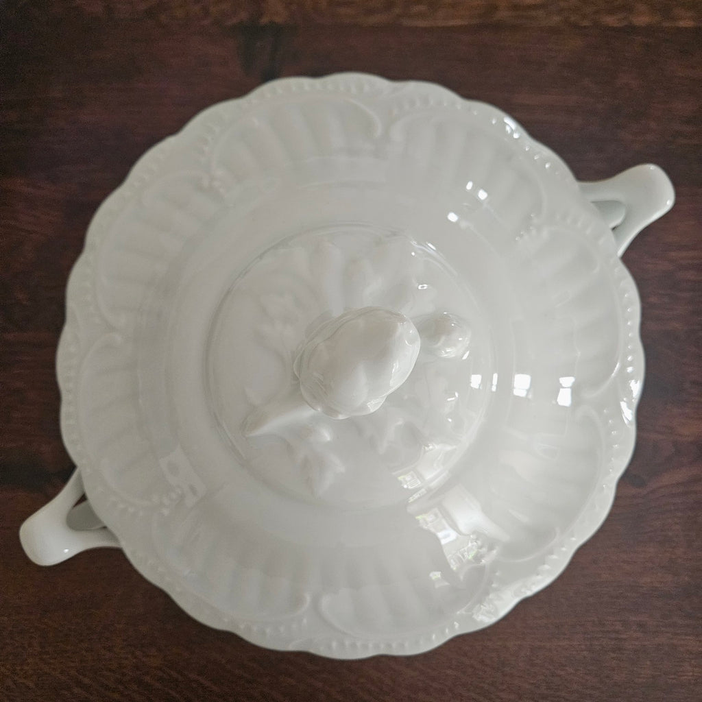 Soupière ronde, style néo-rocaille – Chastagner