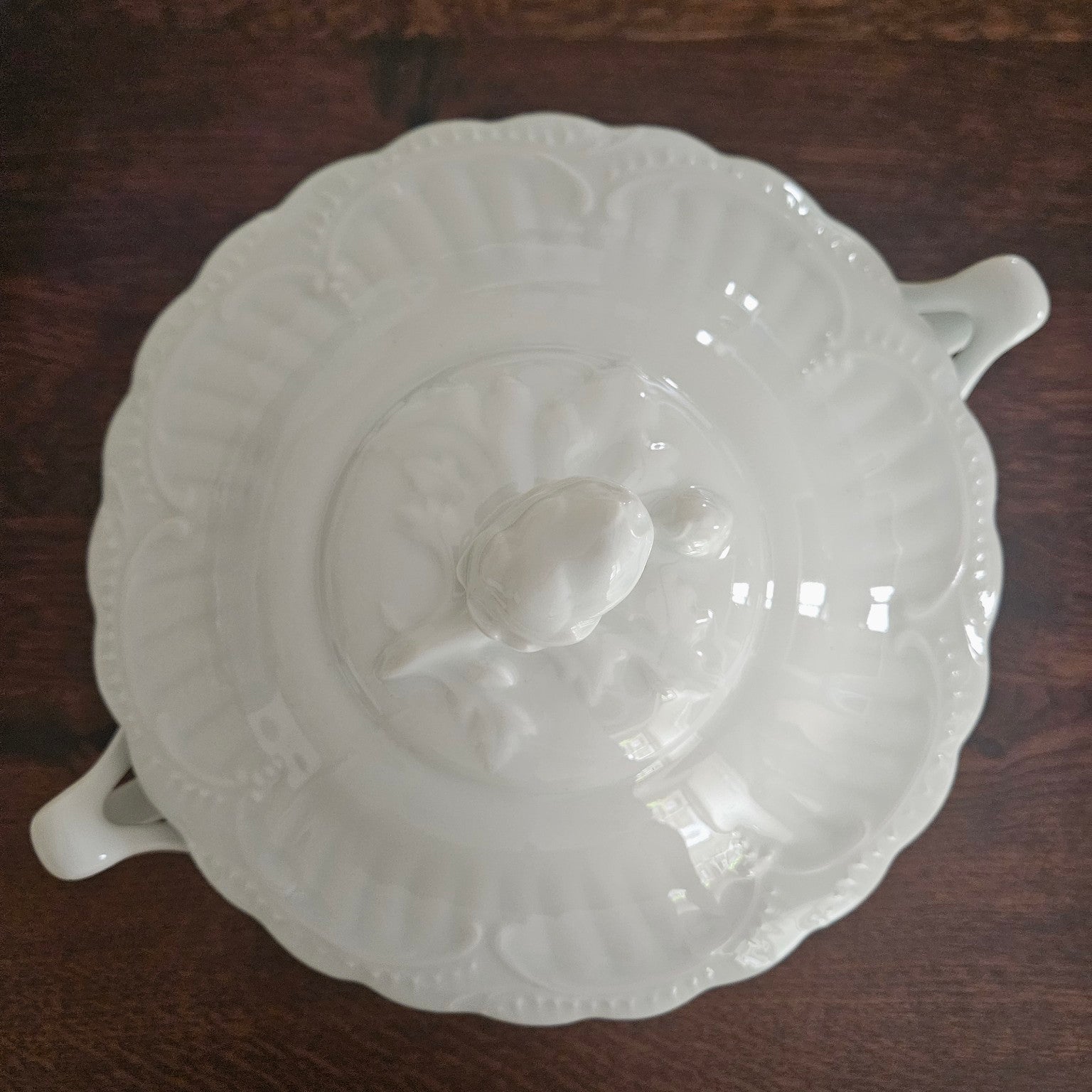 Soupière ronde, style néo-rocaille – Chastagner