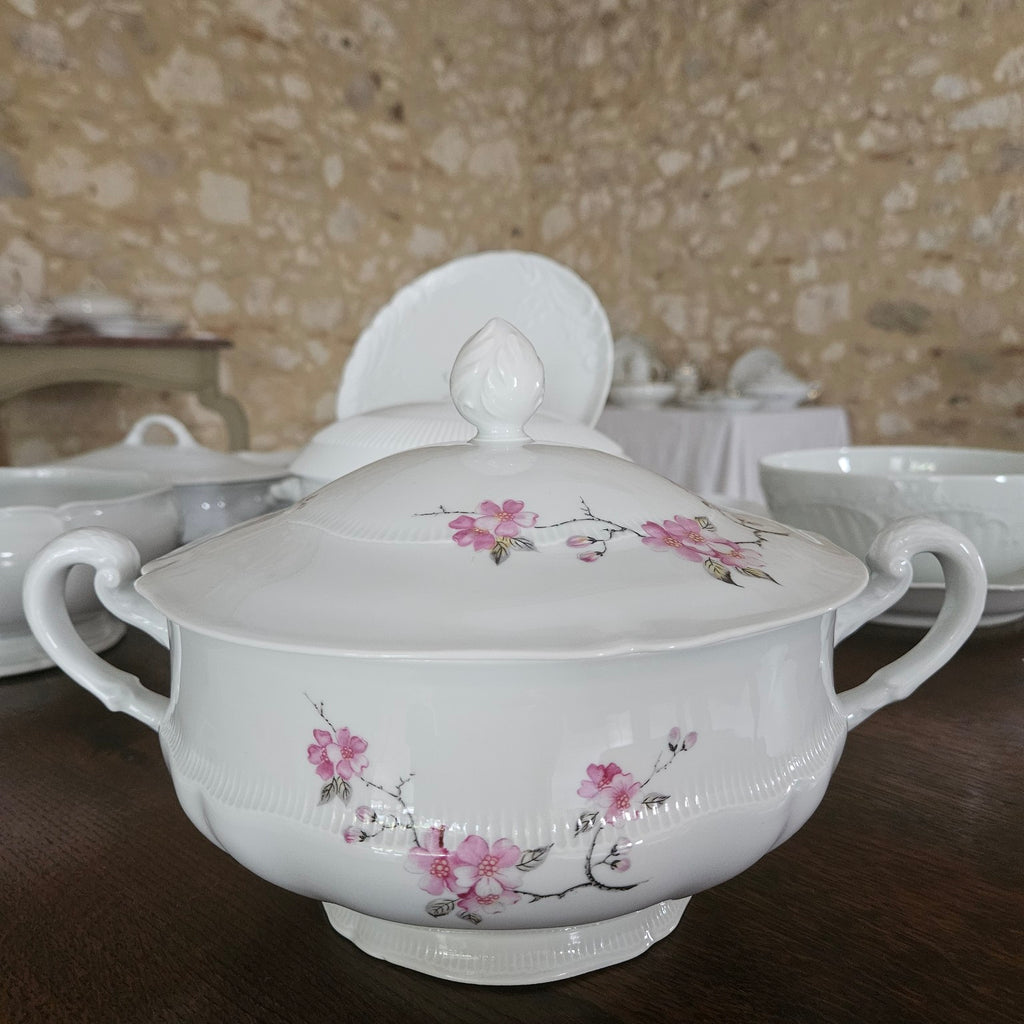 Round tureen with Japanese-inspired decoration – Haviland