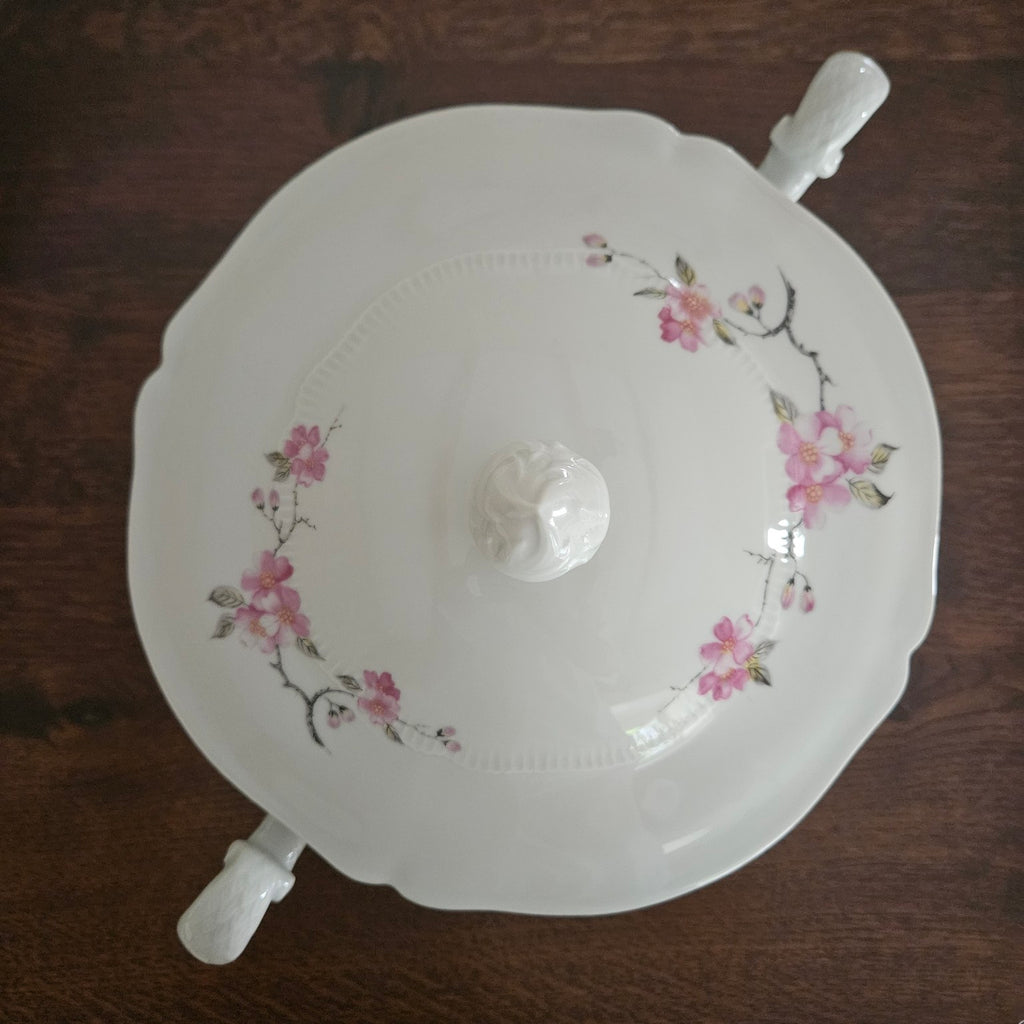 Round tureen with Japanese-inspired decoration – Haviland