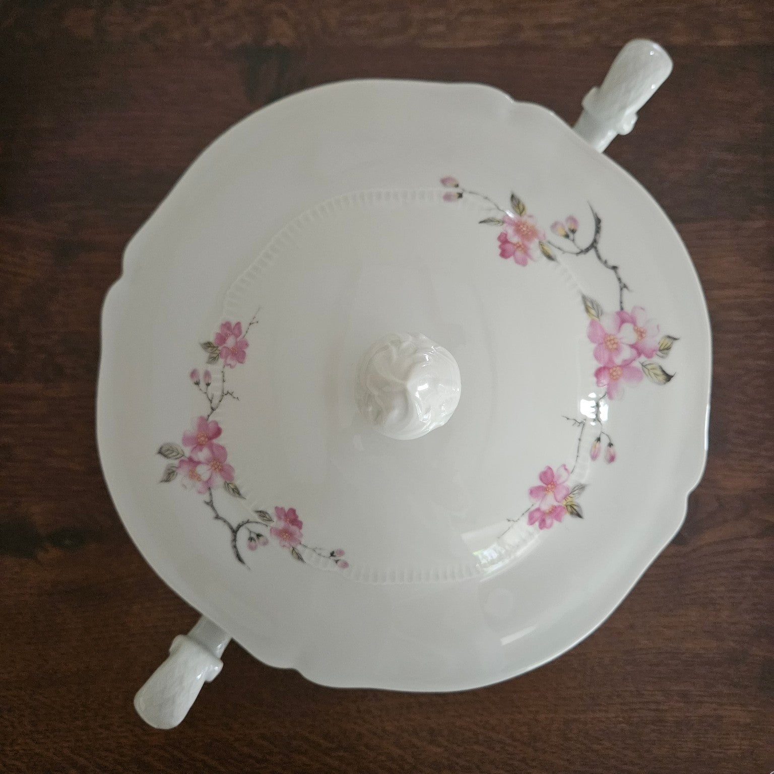 Round tureen with Japanese-inspired decoration – Haviland