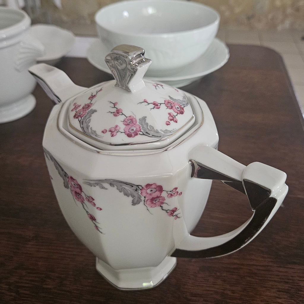 Round tureen with Japanese-inspired decoration – Haviland