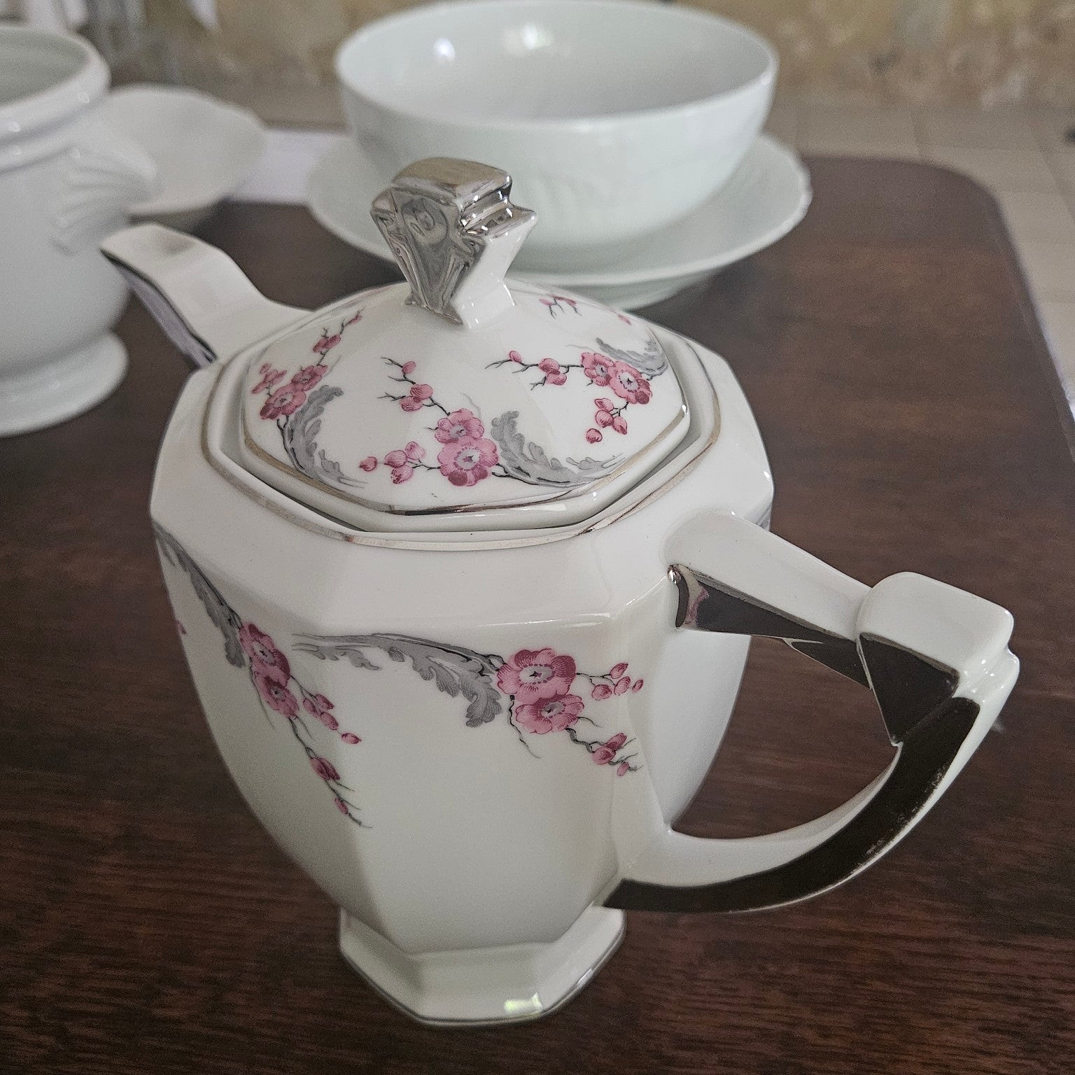 Round tureen with Japanese-inspired decoration – Haviland