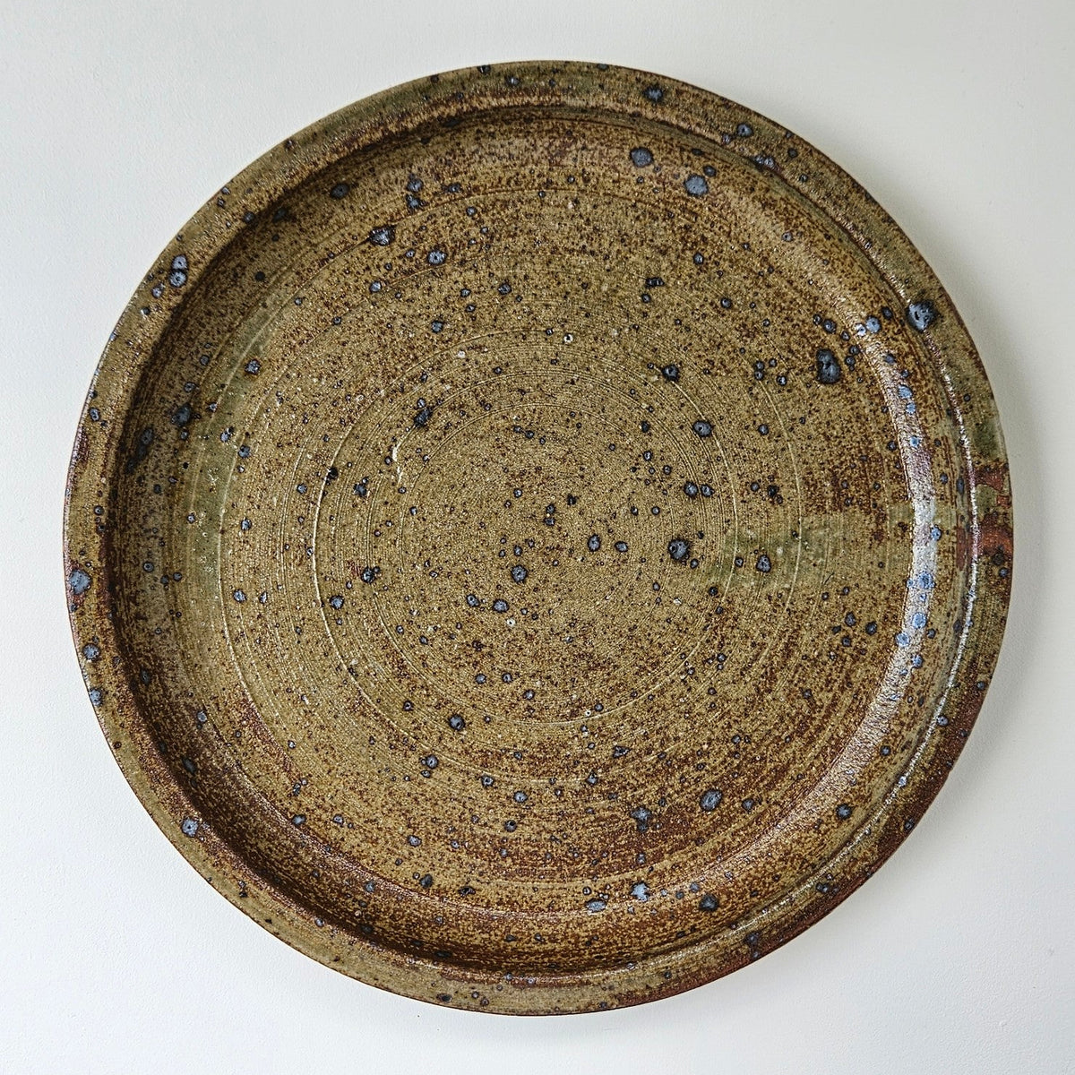 Grand plat en grès émaillé – France, v. 1970