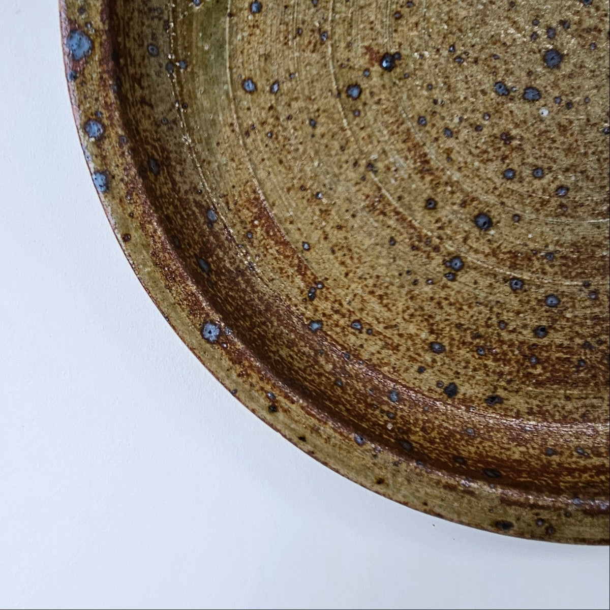 Grand plat en grès émaillé – France, v. 1970
