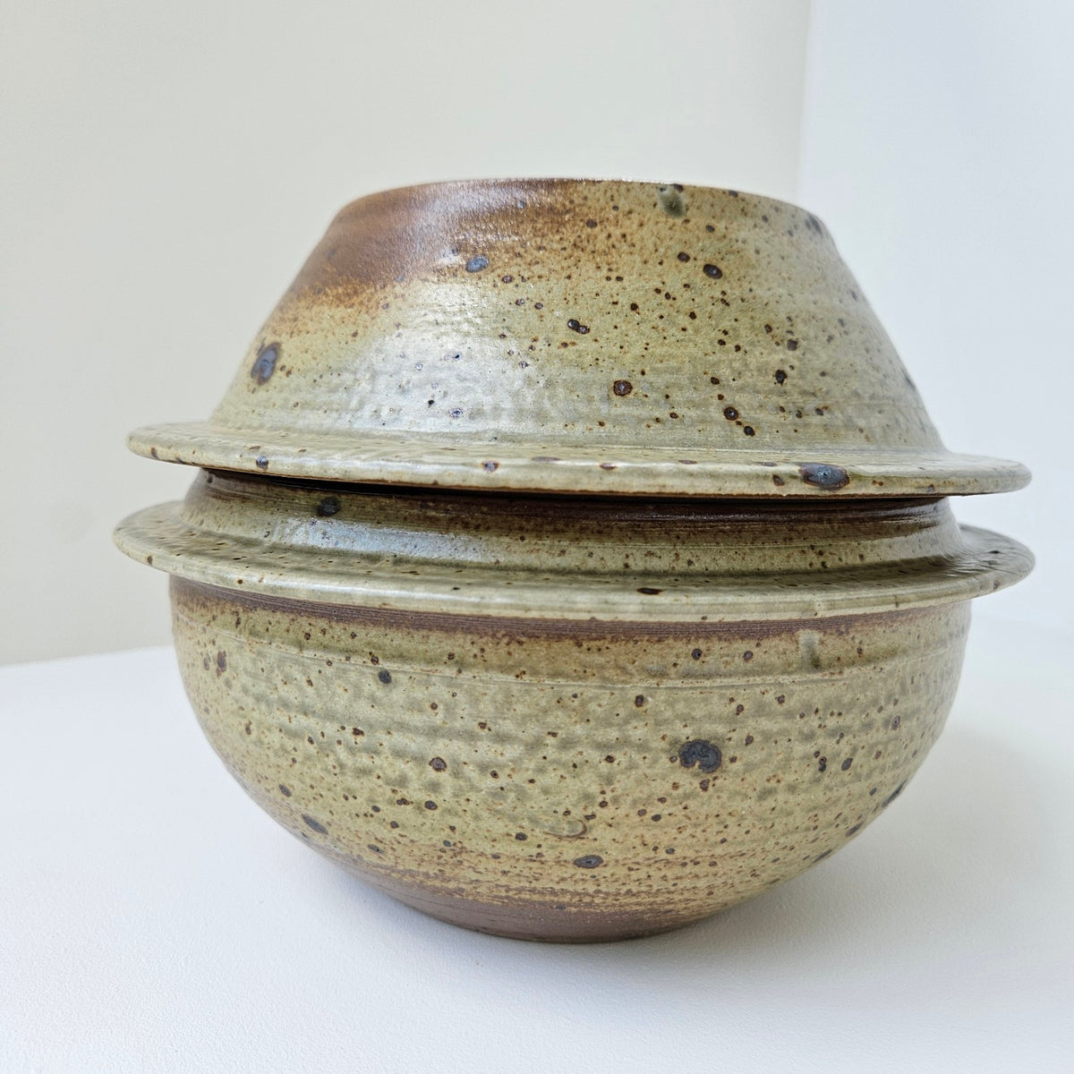 Pot couvert en grès émaillé – France, v. 1970