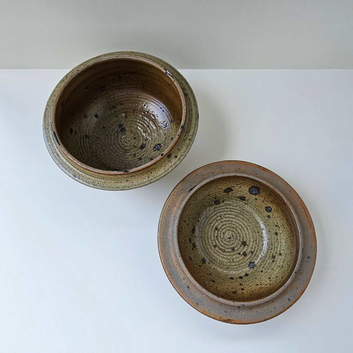 Pot couvert en grès émaillé – France, v. 1970