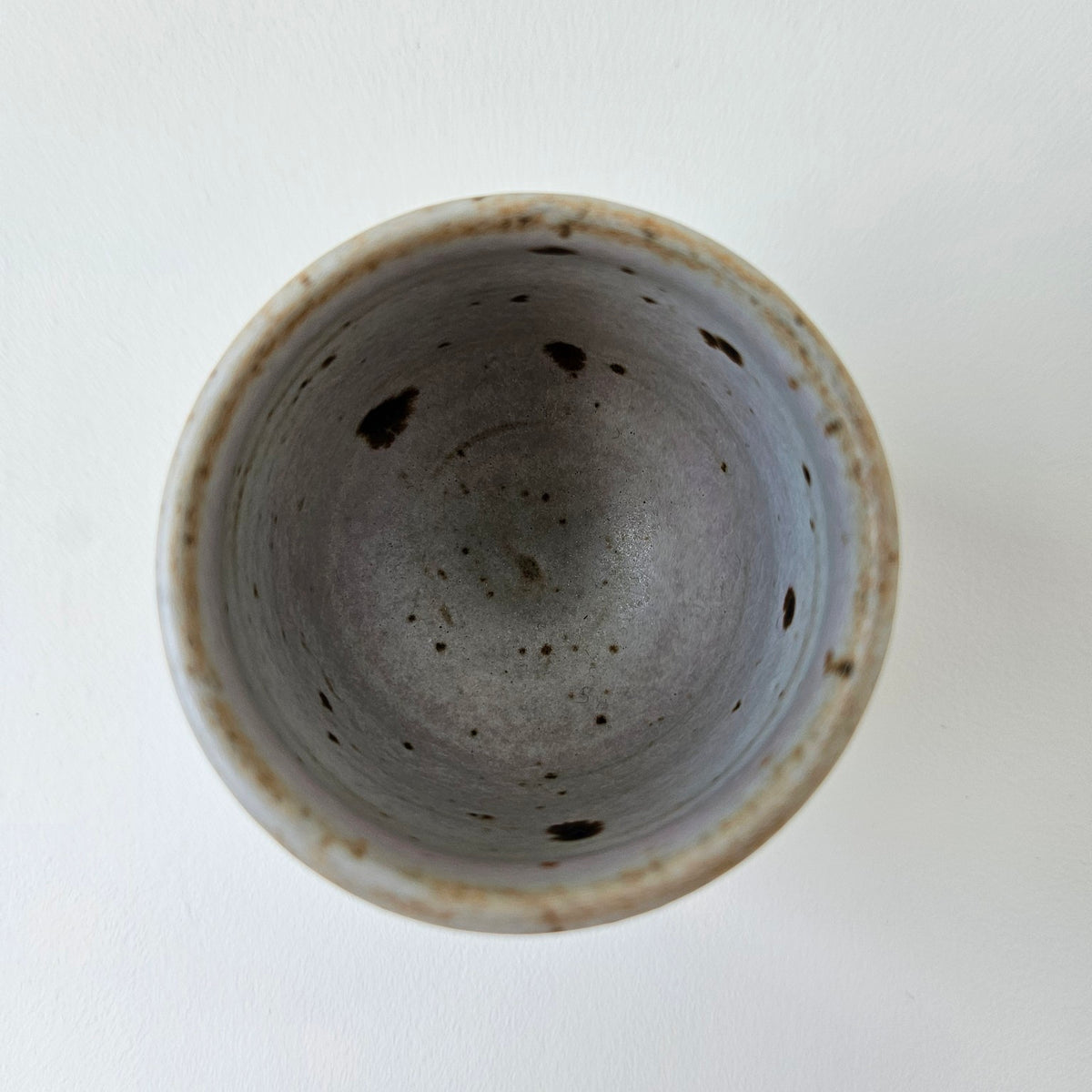 Petit gobelet en grès émaillé – Birgit Knupfer – La Borne, années 2020