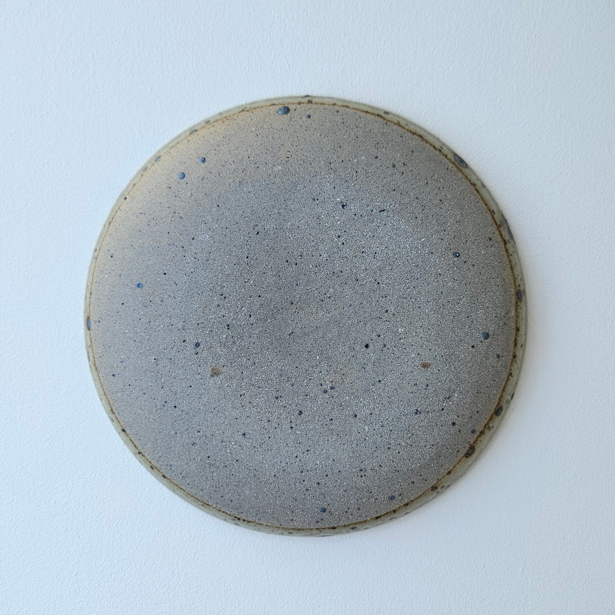 Ensemble de six petites assiettes en grès – Saint-Amand-en-Puysaye, fin du XXe s.