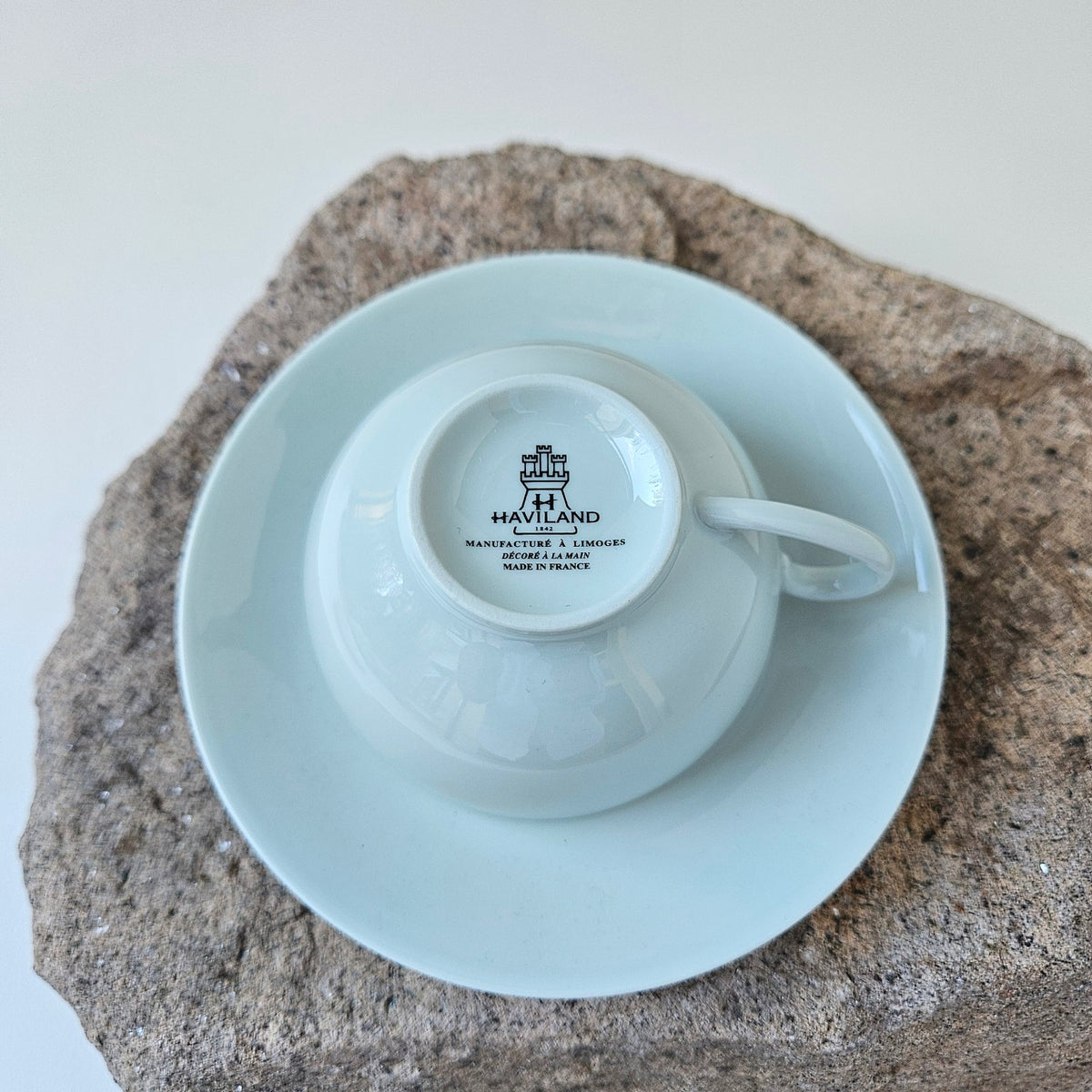 Tasse à thé en porcelaine céladon – Manufacture Haviland – Limoges, XXIe s.