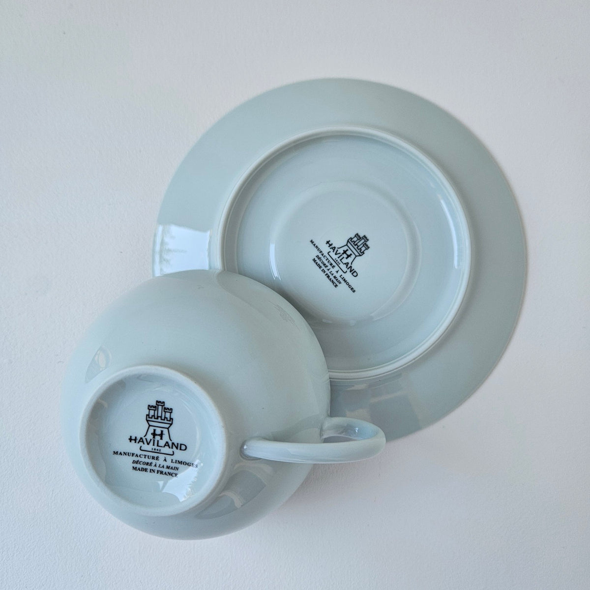 Tasse à thé en porcelaine céladon – Manufacture Haviland – Limoges, XXIe s.