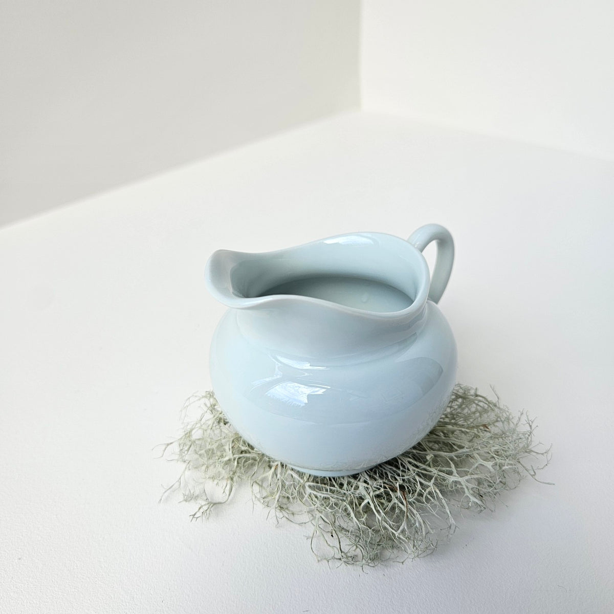 Crémier en porcelaine céladon – Manufacture Haviland – Limoges, XXIe s.