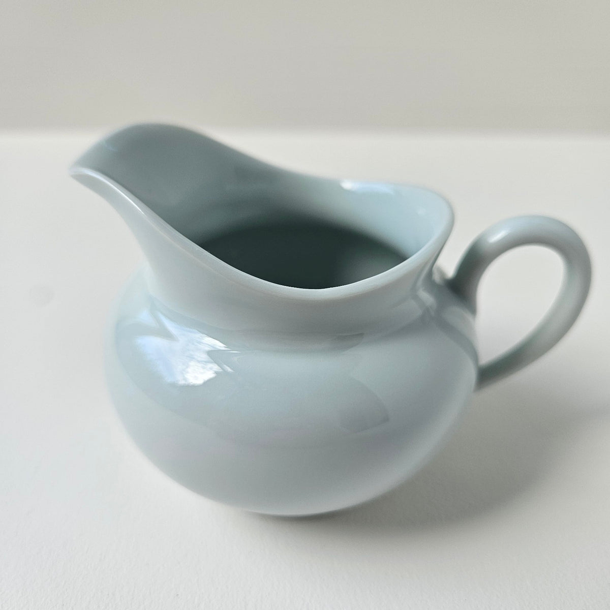 Crémier en porcelaine céladon – Manufacture Haviland – Limoges, XXIe s.