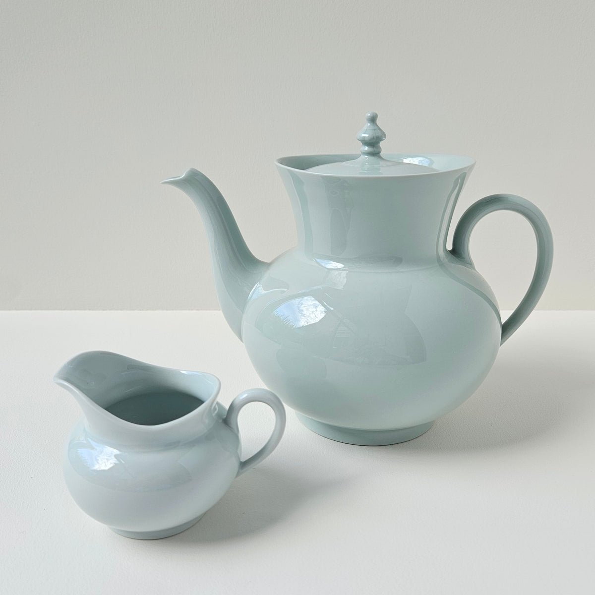 Crémier en porcelaine céladon – Manufacture Haviland – Limoges, XXIe s.