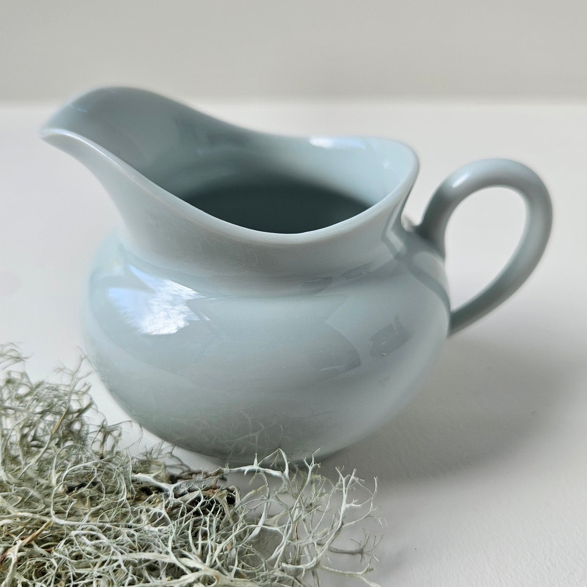 Crémier en porcelaine céladon – Manufacture Haviland – Limoges, XXIe s.