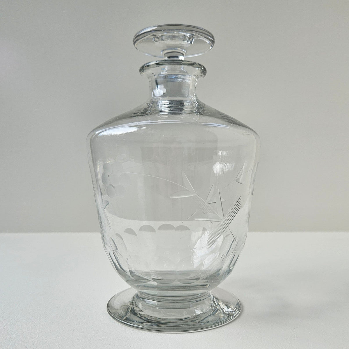 Carafe à liqueur en verre gravé – France, v. 1950