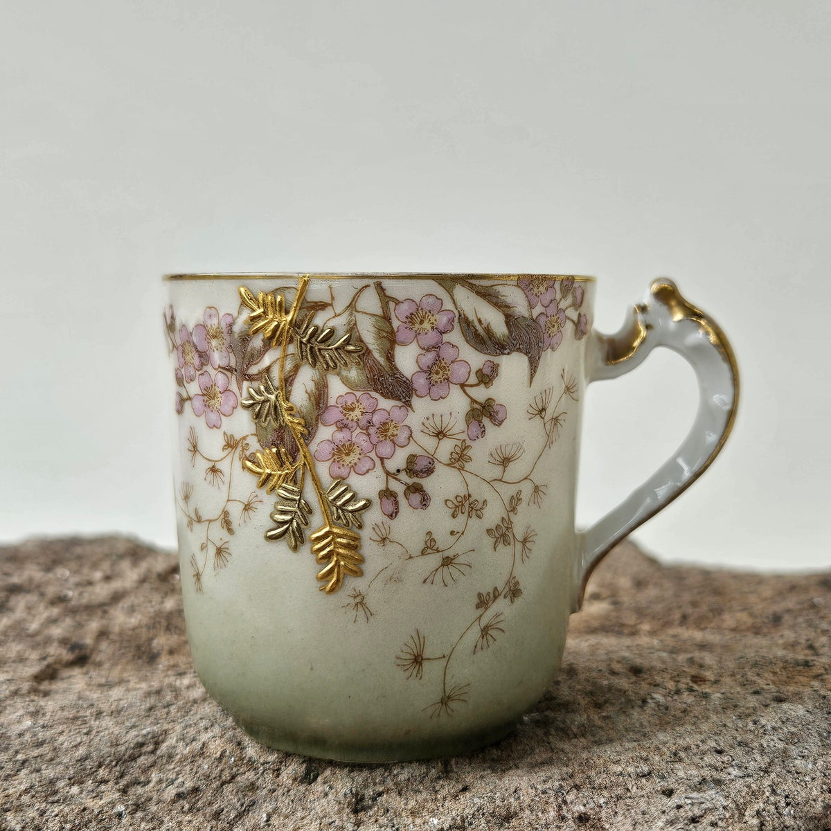 Tasse à café ancienne – Manufacture Léon Sazerat – Limoges, v. 1890
