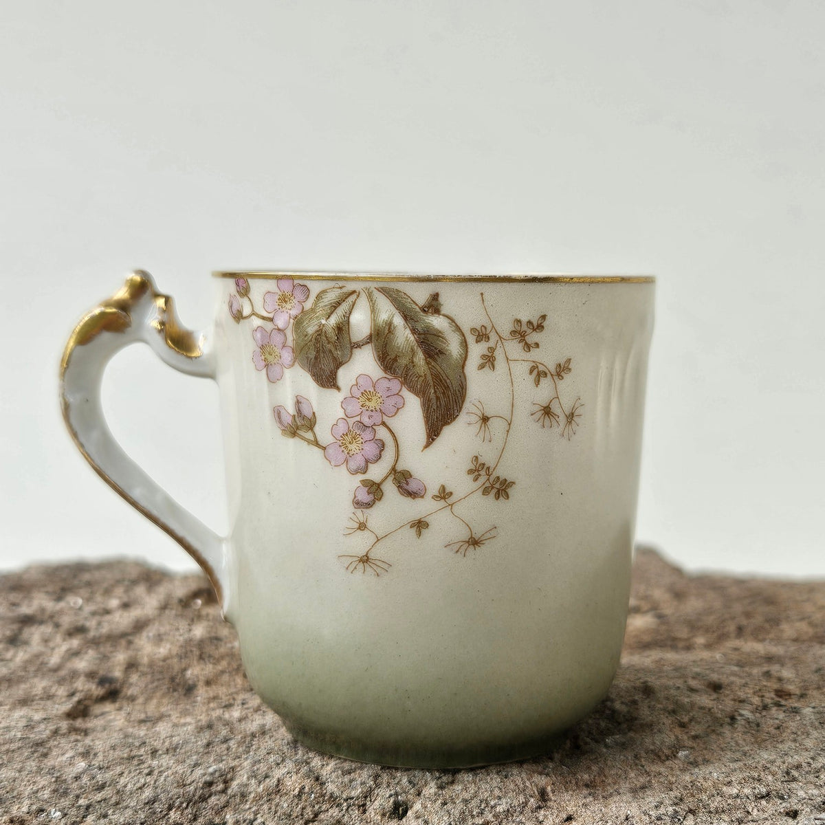 Tasse à café ancienne – Manufacture Léon Sazerat – Limoges, v. 1890