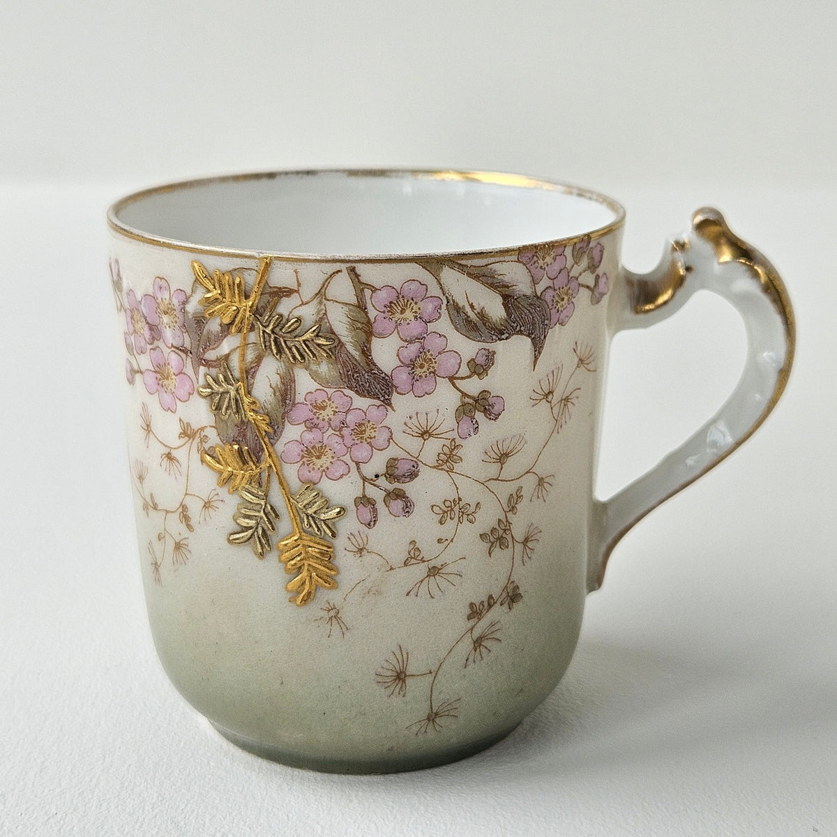 Tasse à café ancienne – Manufacture Léon Sazerat – Limoges, v. 1890