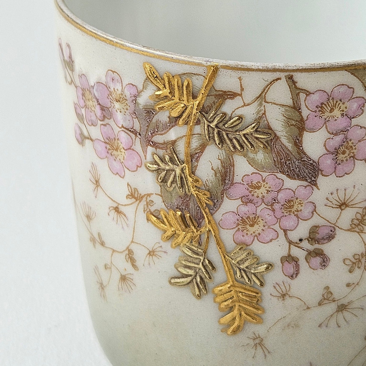 Tasse à café ancienne – Manufacture Léon Sazerat – Limoges, v. 1890