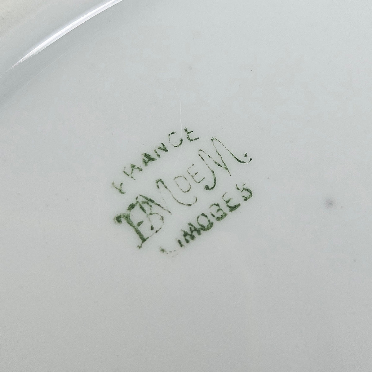 Assiette ancienne – Manufacture Balleroy, Mandavy et de Mavaleix – Limoges, v. 1904-1908