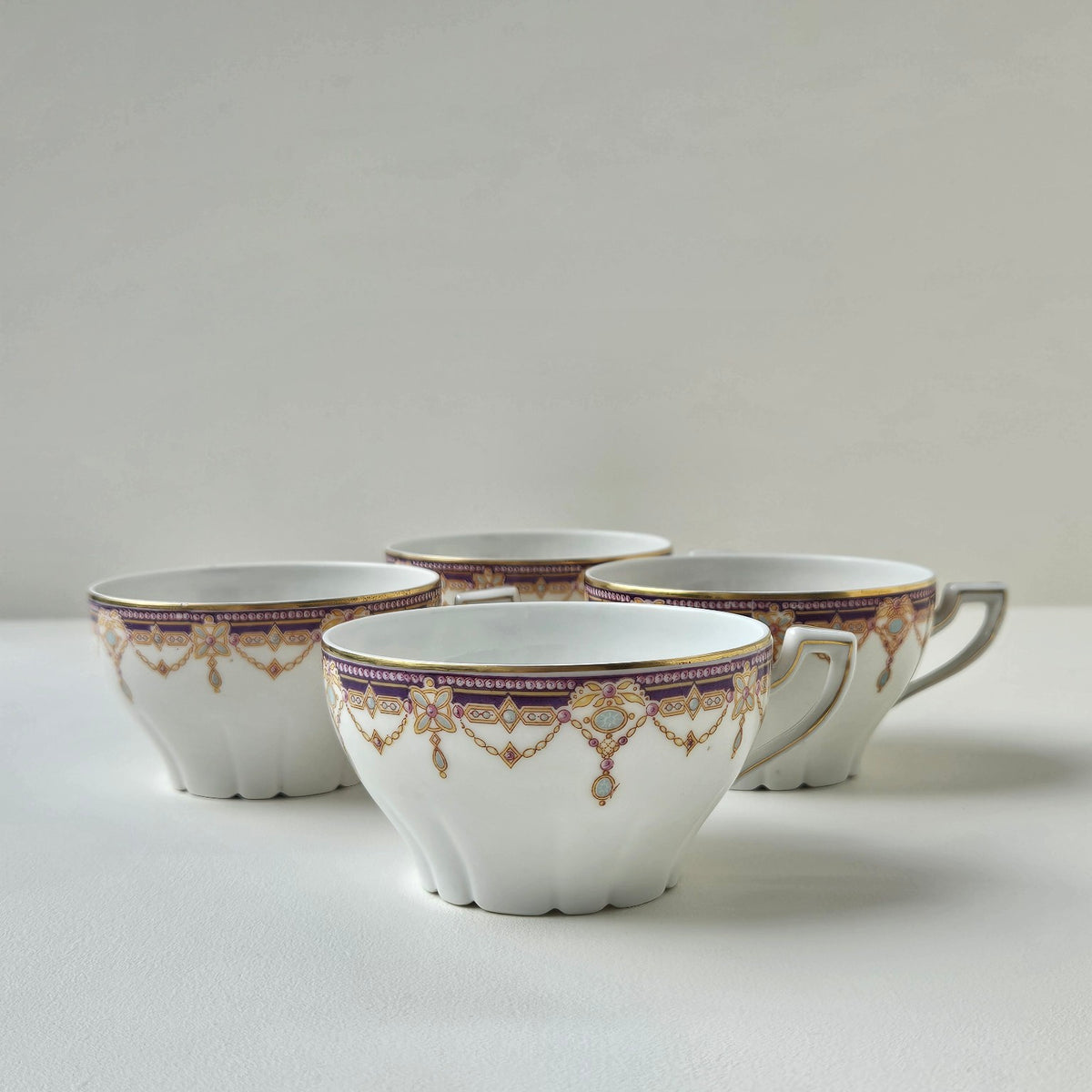 Quatre tasses à thé – Manufacture La Porcelaine Limousine – Limoges, v. 1910