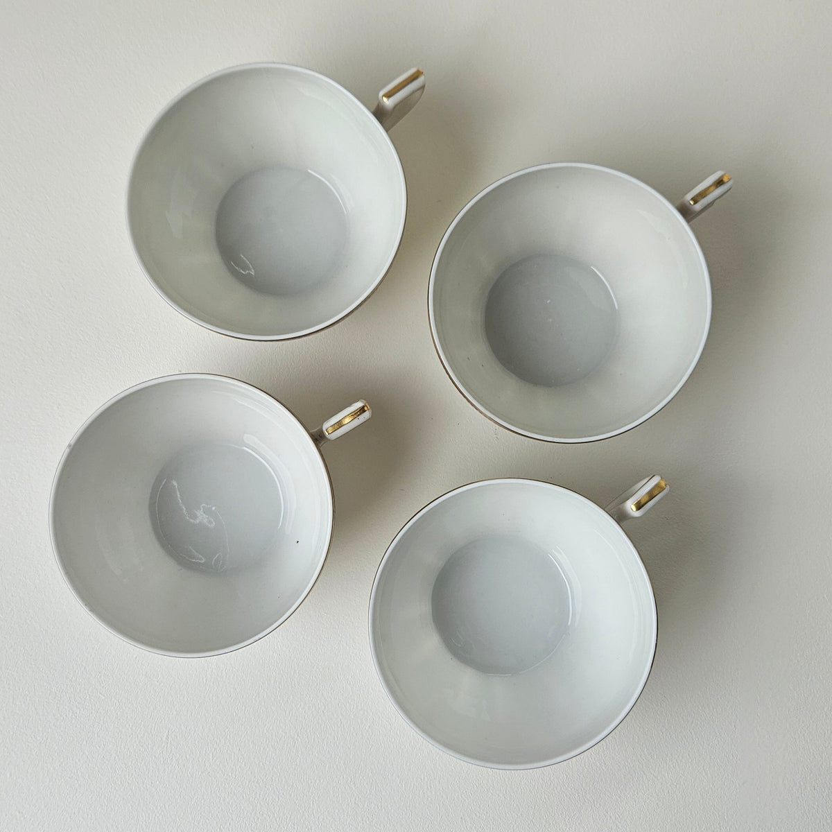 Quatre tasses à thé – Manufacture La Porcelaine Limousine – Limoges, v. 1910
