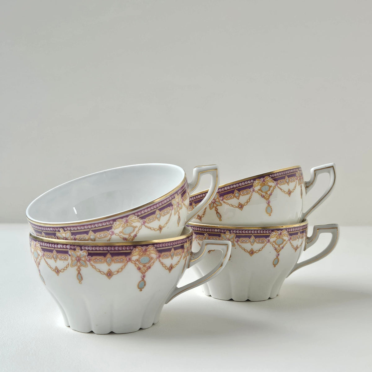 Quatre tasses à thé – Manufacture La Porcelaine Limousine – Limoges, v. 1910