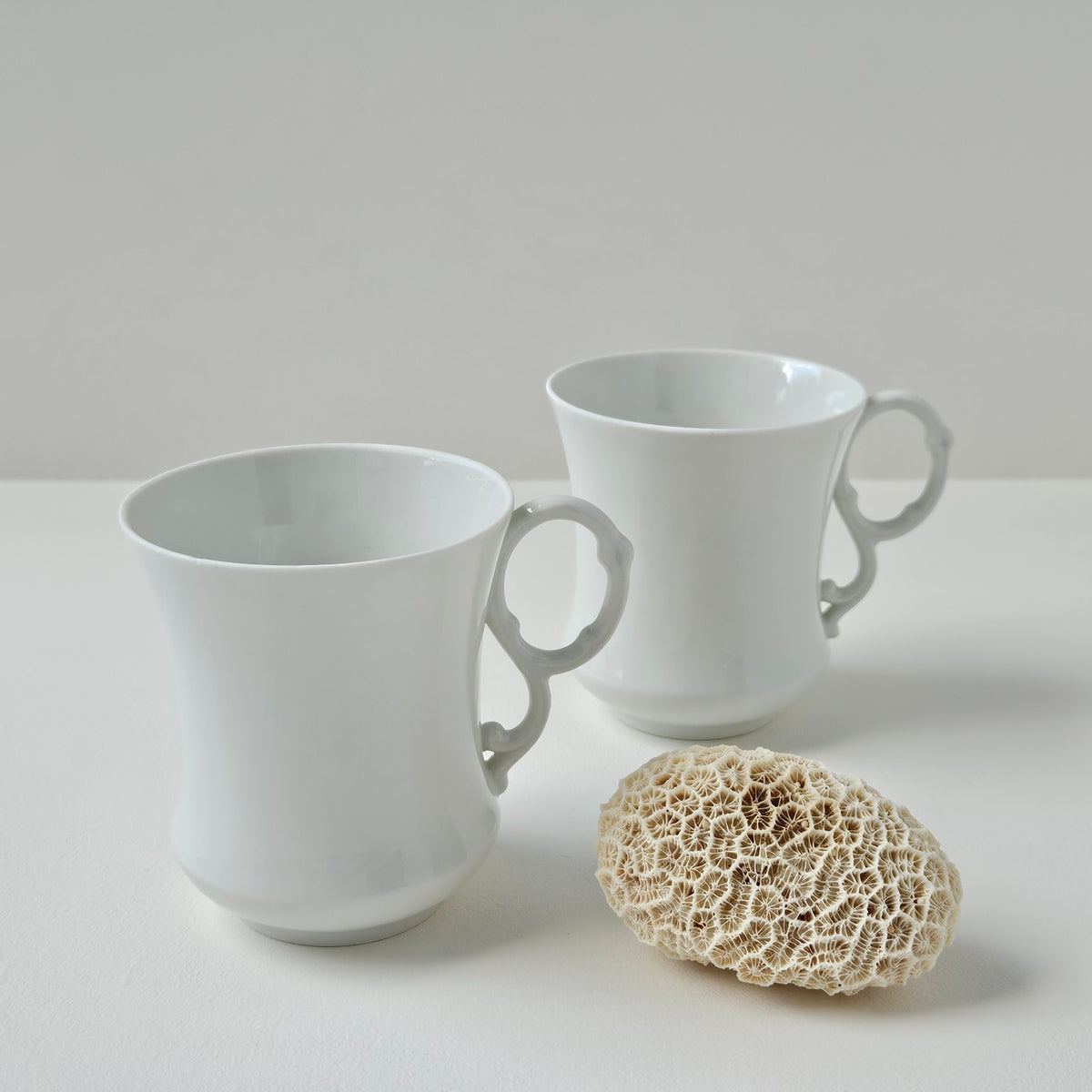 Paire de tasses à café – Manufacture Bernardaud – Limoges, 1re moitié du XXᵉ s.