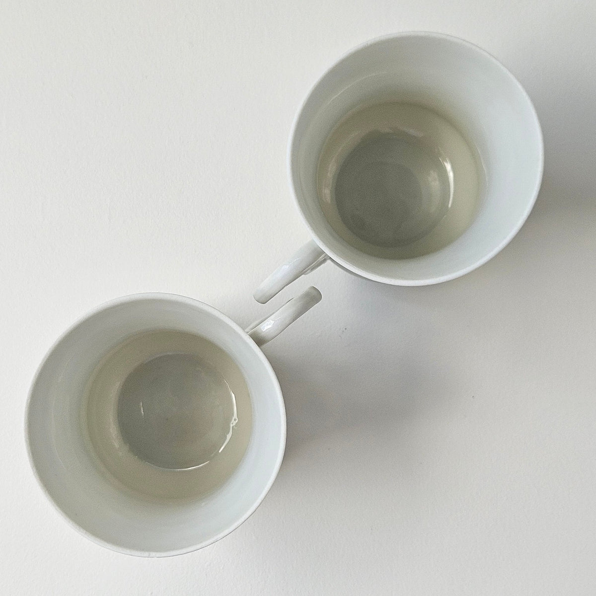 Paire de tasses à café – Manufacture Bernardaud – Limoges, 1re moitié du XXᵉ s.