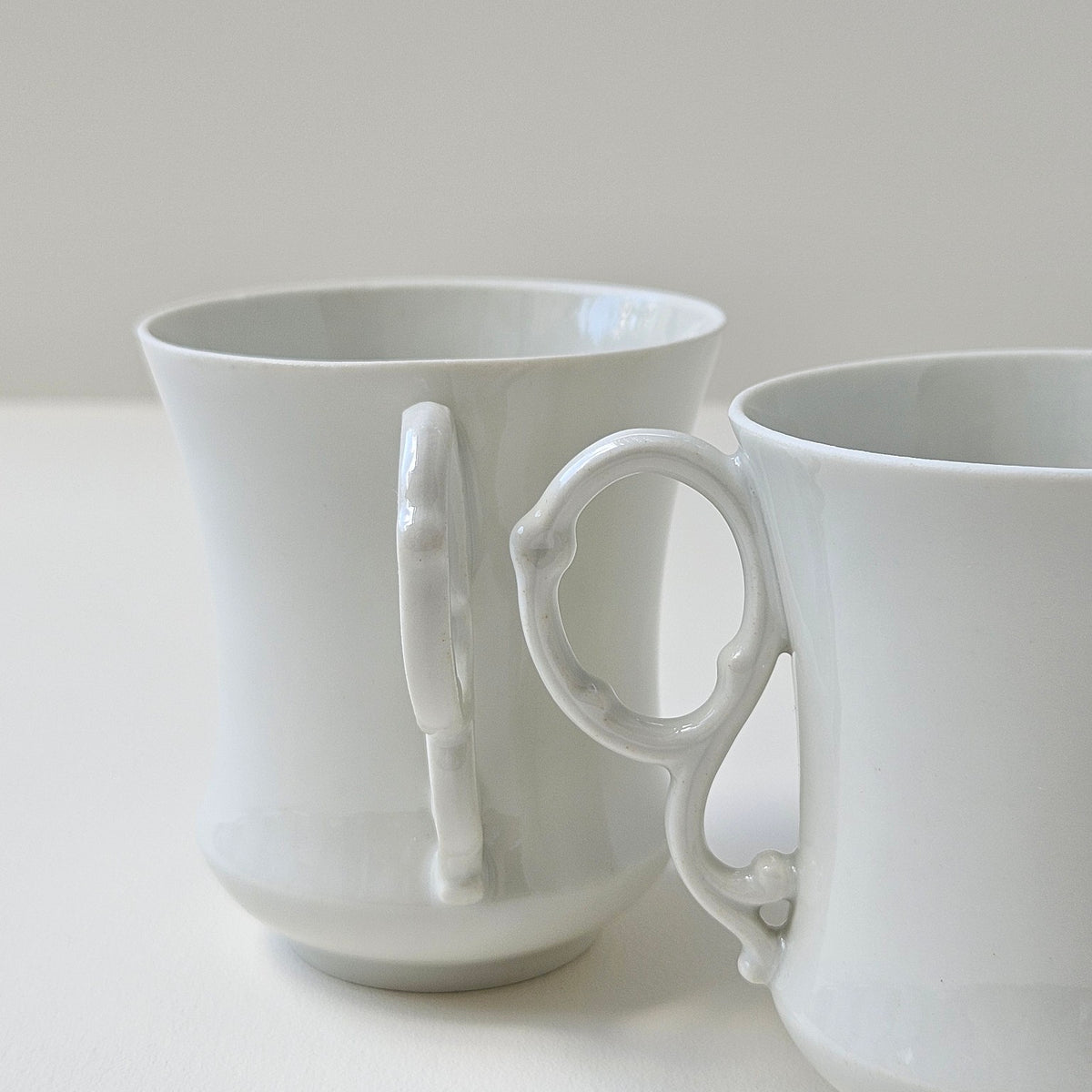 Paire de tasses à café – Manufacture Bernardaud – Limoges, 1re moitié du XXᵉ s.