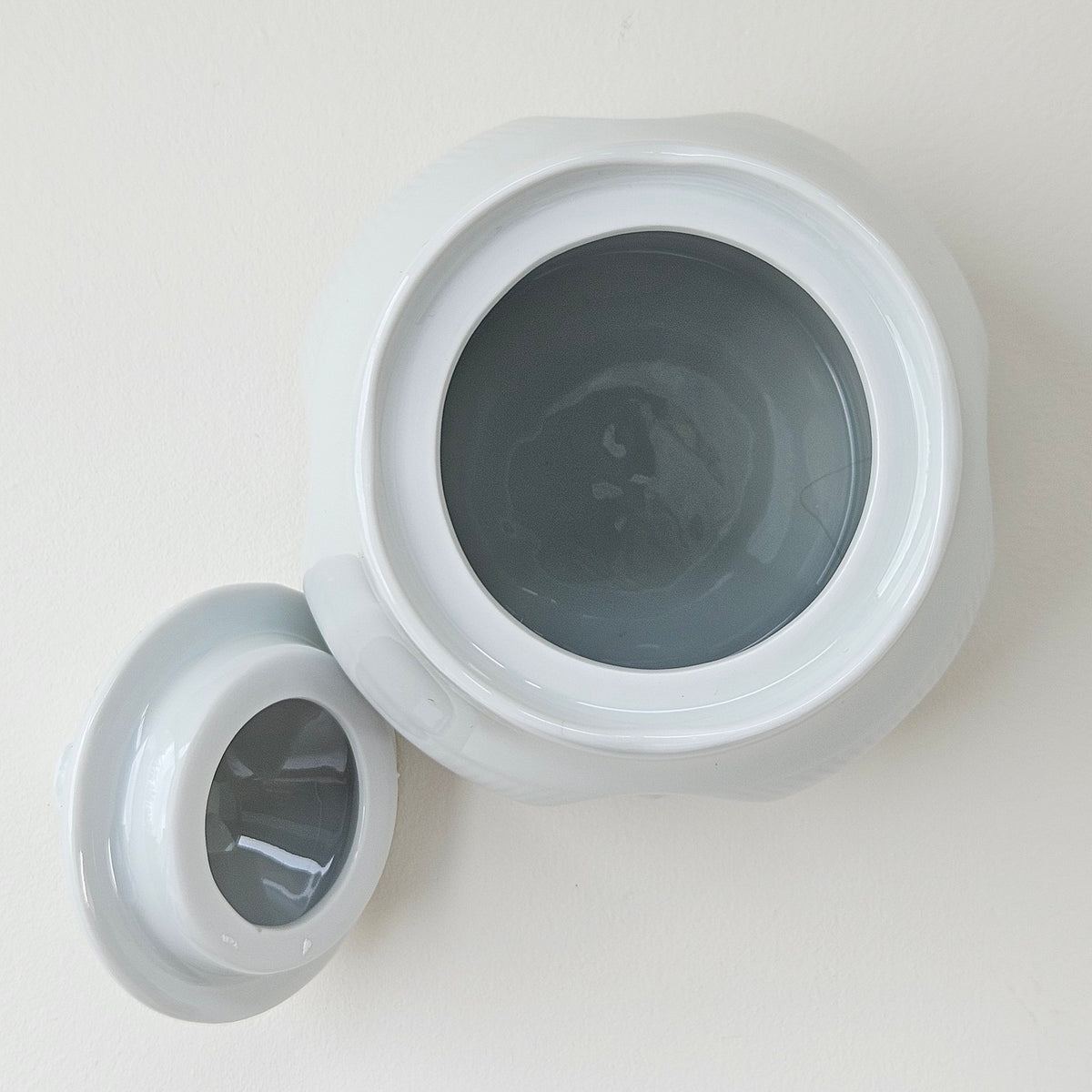 Sucrier couvert en porcelaine dure blanche émaillée – Limoges, 2e moitié du XXᵉ s.