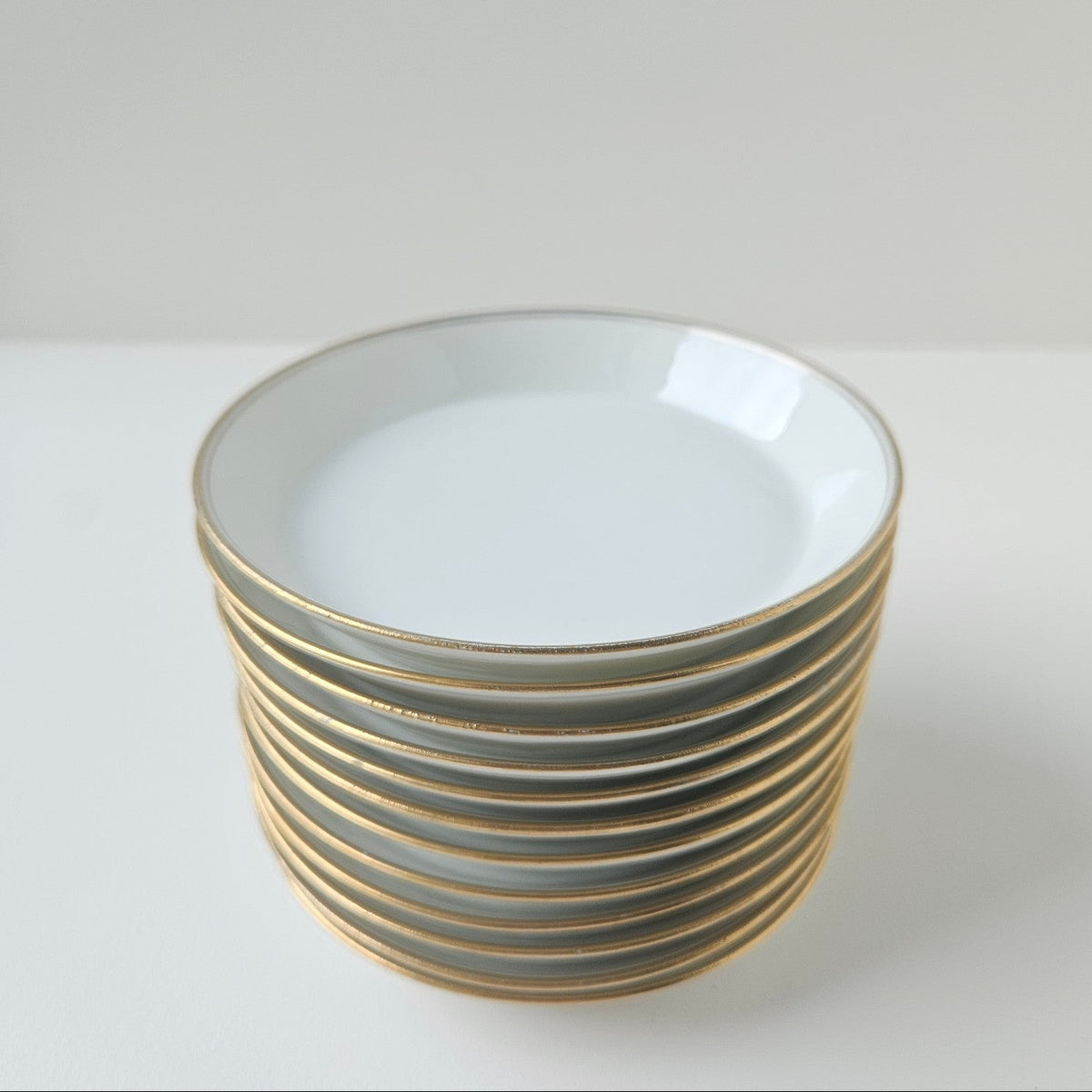 Ensemble de huit coupelles à double filet doré – Manufacture Haviland – Limoges, v. 1950