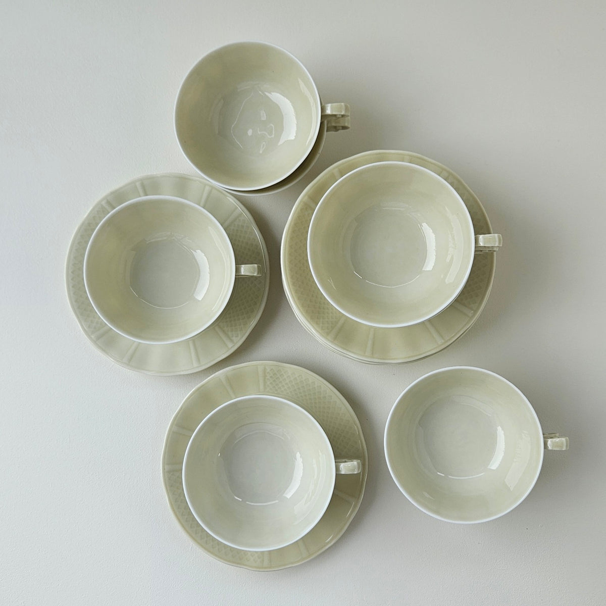Ensemble de huit tasses et soucoupes  – Manufacture Bernardaud – Limoges, v. 1910-1920