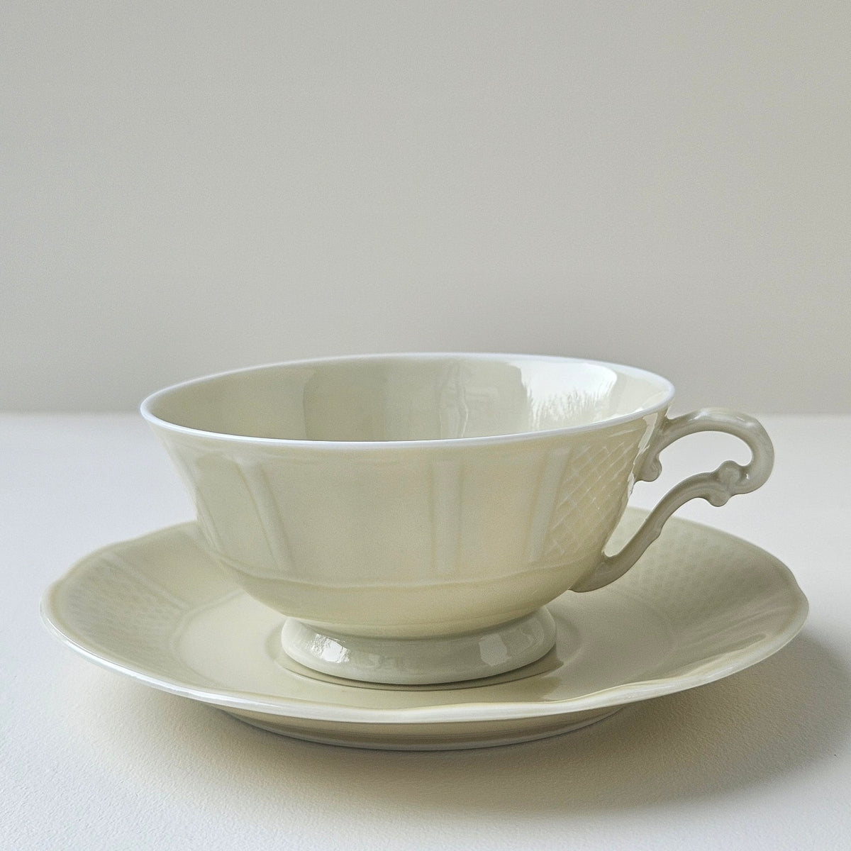 Ensemble de huit tasses et soucoupes  – Manufacture Bernardaud – Limoges, v. 1910-1920