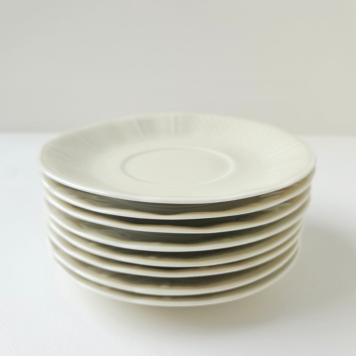 Ensemble de huit tasses et soucoupes  – Manufacture Bernardaud – Limoges, v. 1910-1920