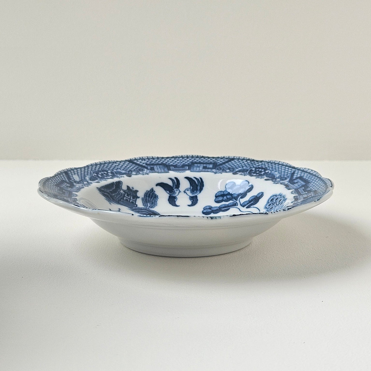 Petite coupelle en porcelaine – Blue Willow – Angleterre, fin du XXe s.