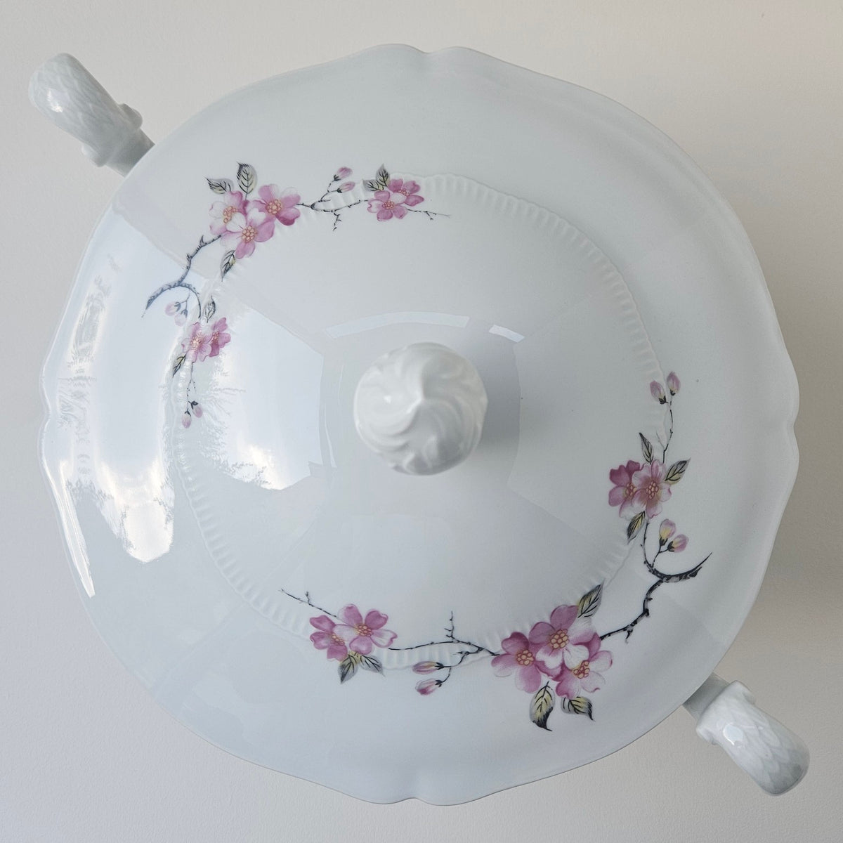 Soupière – Décor japonisant – Manufacture Haviland – Limoges, 2e moitié du XXᵉ s.