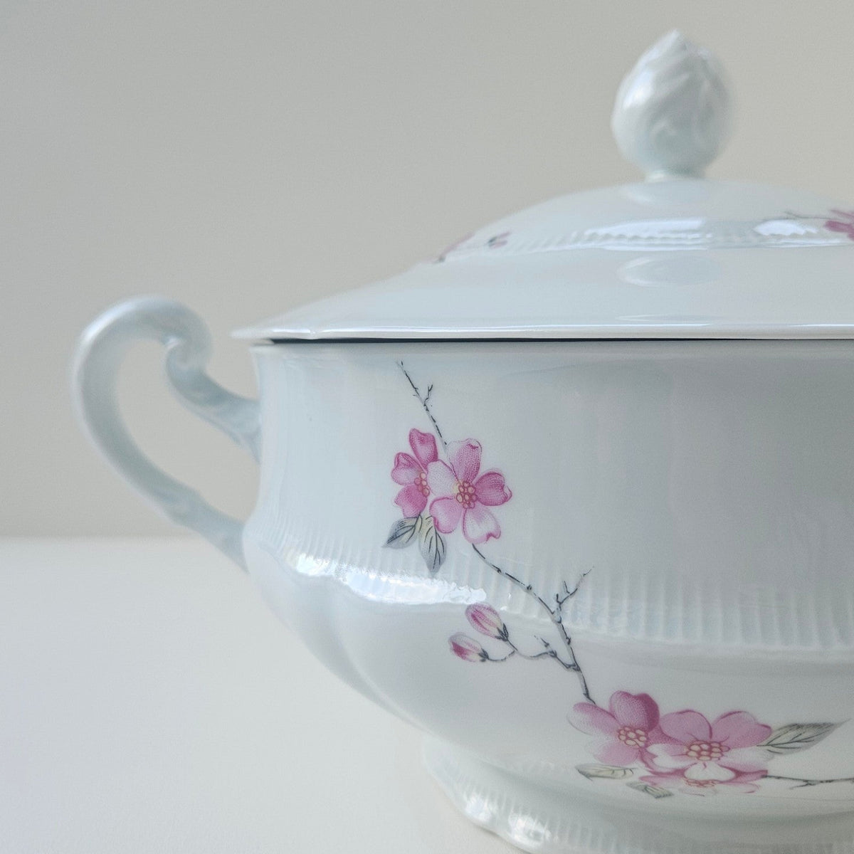 Soupière – Décor japonisant – Manufacture Haviland – Limoges, 2e moitié du XXᵉ s.