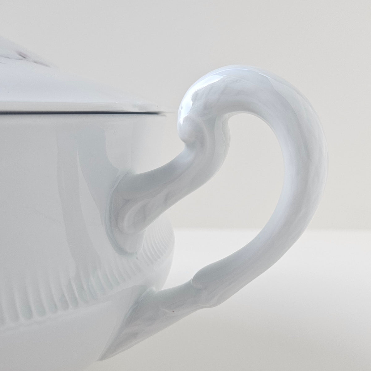 Soupière – Décor japonisant – Manufacture Haviland – Limoges, 2e moitié du XXᵉ s.